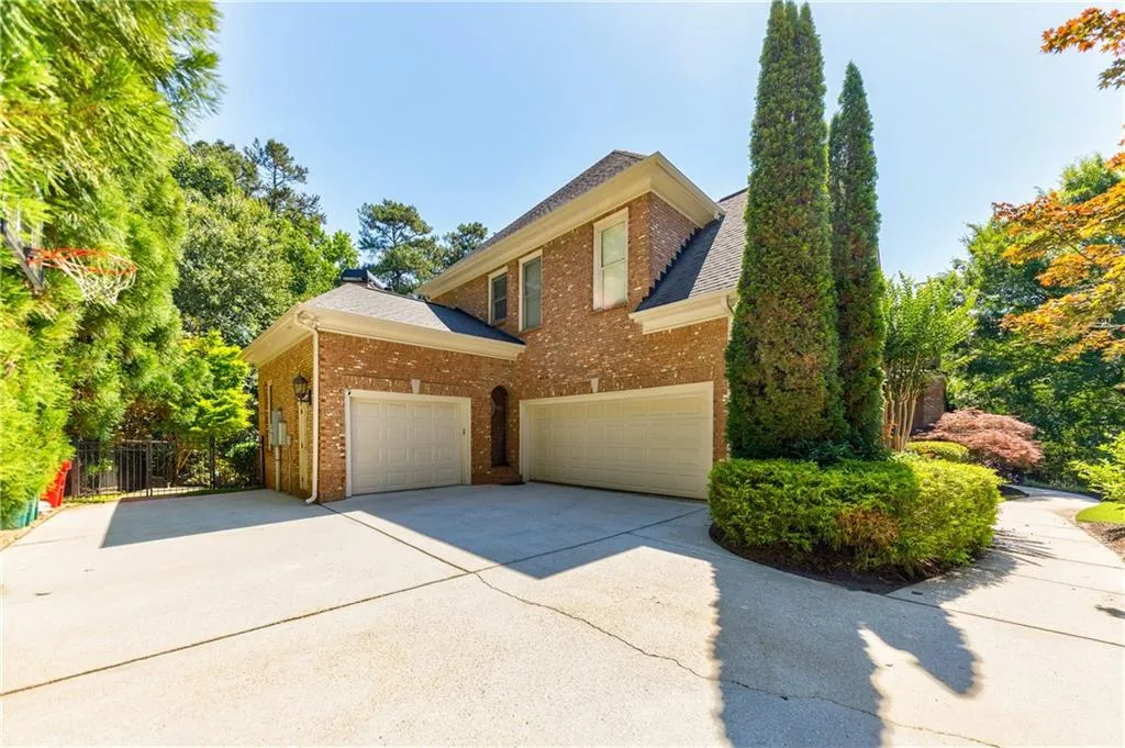 720 Latour Drive, Sandy Springs, Georgia 30350, 6 Bedrooms Bedrooms, ,5 BathroomsBathrooms,Residential,Sold,720 Latour Drive,6900348