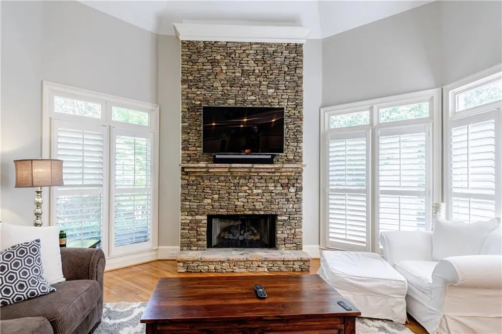 720 Latour Drive, Sandy Springs, Georgia 30350, 6 Bedrooms Bedrooms, ,5 BathroomsBathrooms,Residential,Sold,720 Latour Drive,6900348