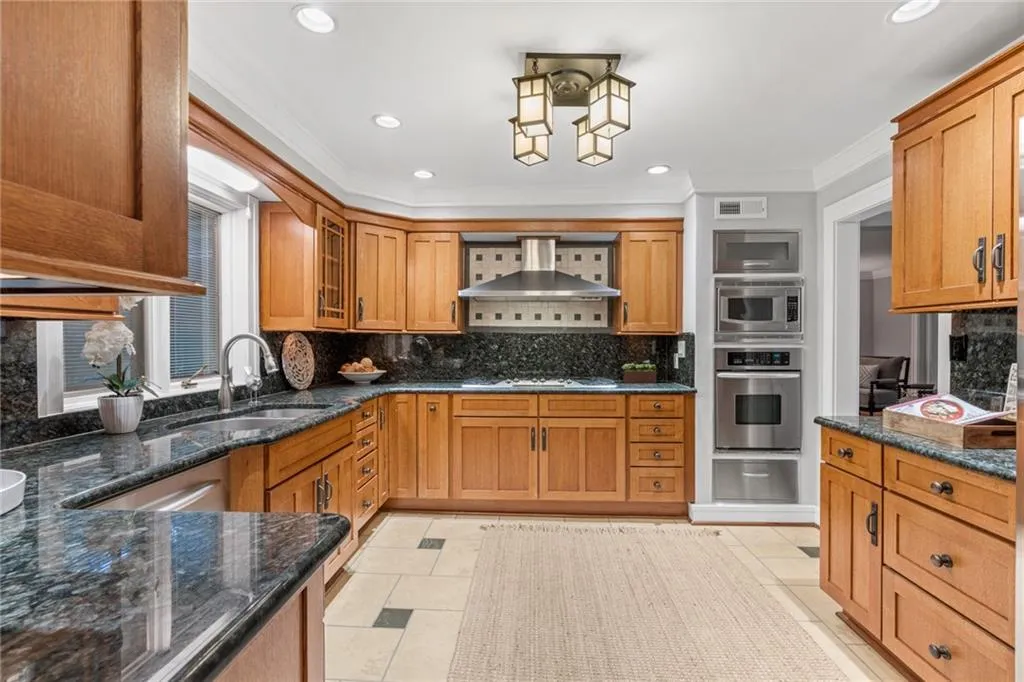 639 Mount Paran Road, Sandy Springs, Georgia 30327, 4 Bedrooms Bedrooms, ,4 BathroomsBathrooms,Residential,Sold,639 Mount Paran Road,7061905