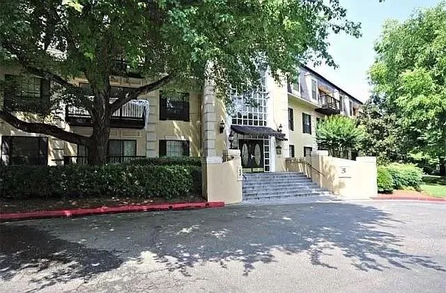 View of apartment building / complex
