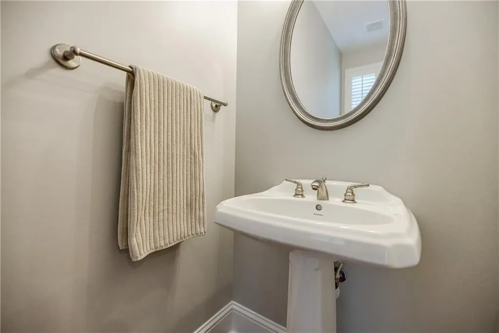 1148 Glenridge Place, Sandy Springs, Georgia 30342, 2 Bedrooms Bedrooms, ,1 BathroomBathrooms,Residential,Sold,1148 Glenridge Place,7202183