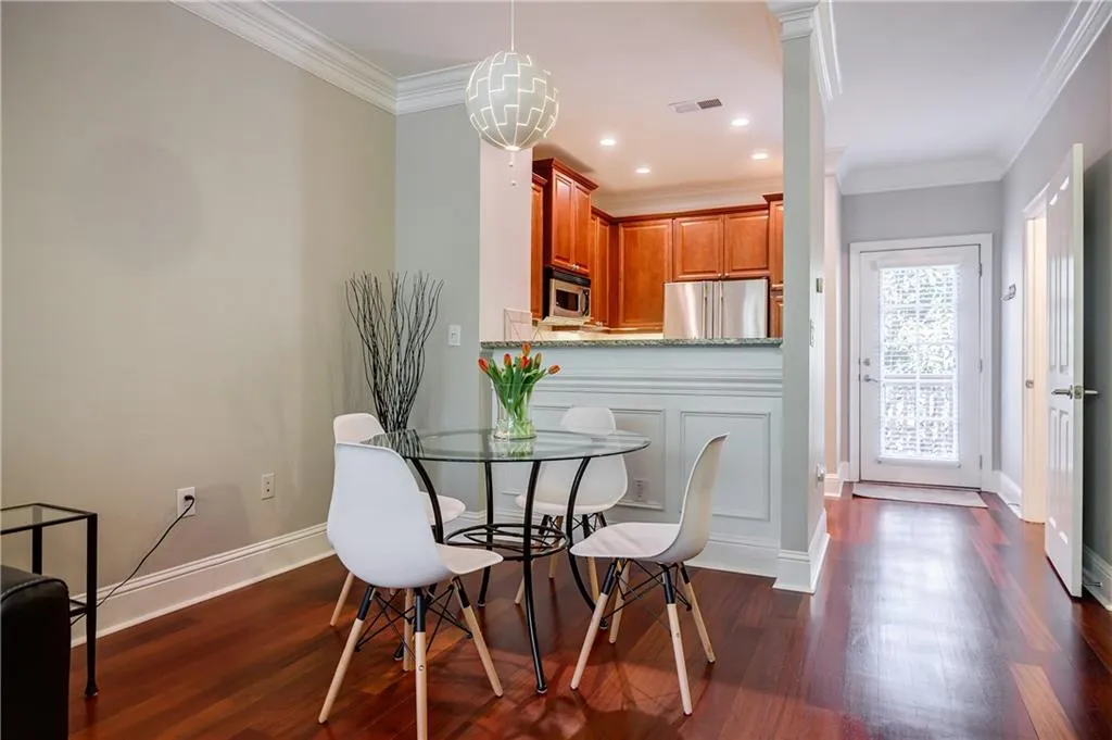 1148 Glenridge Place, Sandy Springs, Georgia 30342, 2 Bedrooms Bedrooms, ,1 BathroomBathrooms,Residential,Sold,1148 Glenridge Place,7202183