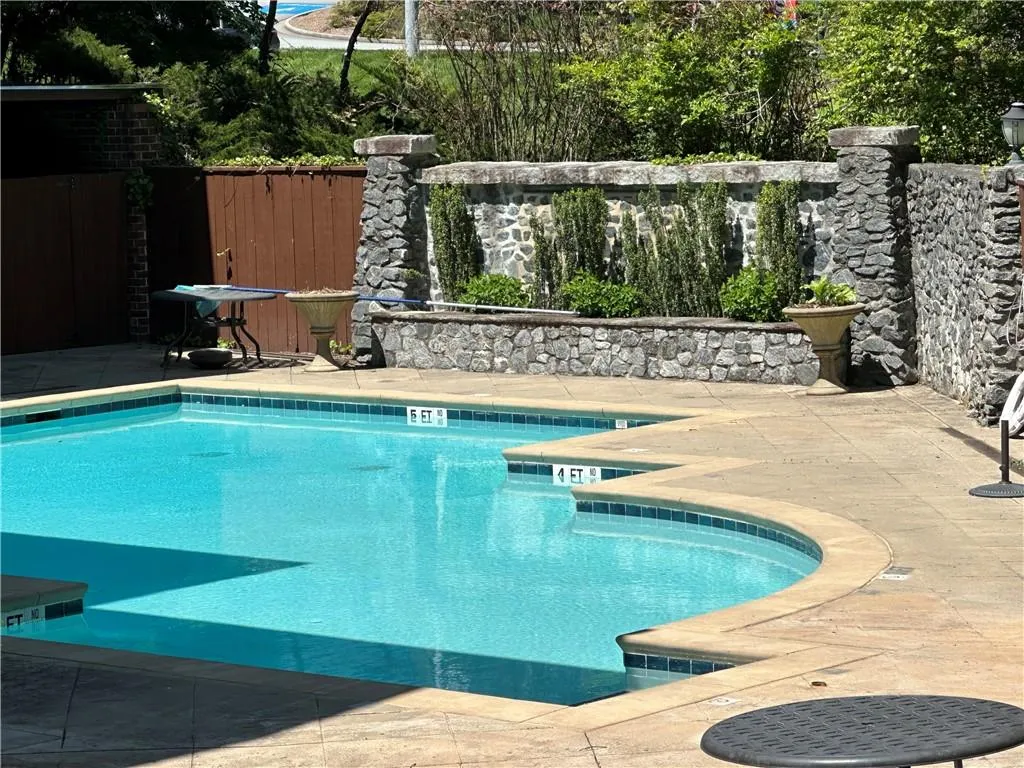 1148 Glenridge Place, Sandy Springs, Georgia 30342, 2 Bedrooms Bedrooms, ,1 BathroomBathrooms,Residential,Sold,1148 Glenridge Place,7202183