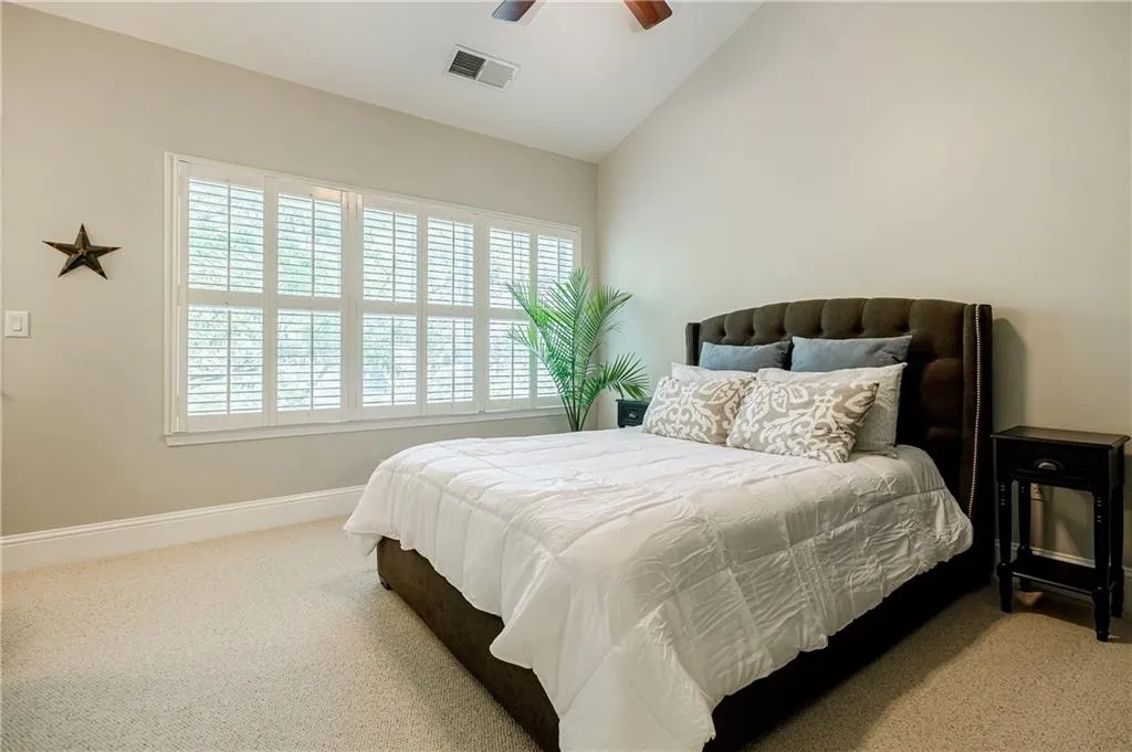 1148 Glenridge Place, Sandy Springs, Georgia 30342, 2 Bedrooms Bedrooms, ,1 BathroomBathrooms,Residential,Sold,1148 Glenridge Place,7202183