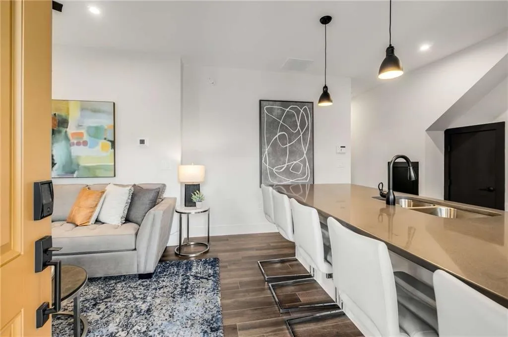 991 Hampton Street Nw, Atlanta, Georgia 30318, ,Residential Income,For Sale,991 Hampton Street Nw,7635765