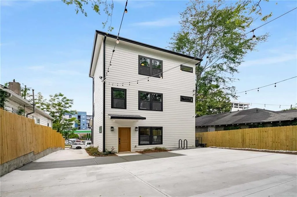991 Hampton Street Nw, Atlanta, Georgia 30318, ,Residential Income,For Sale,991 Hampton Street Nw,7635765