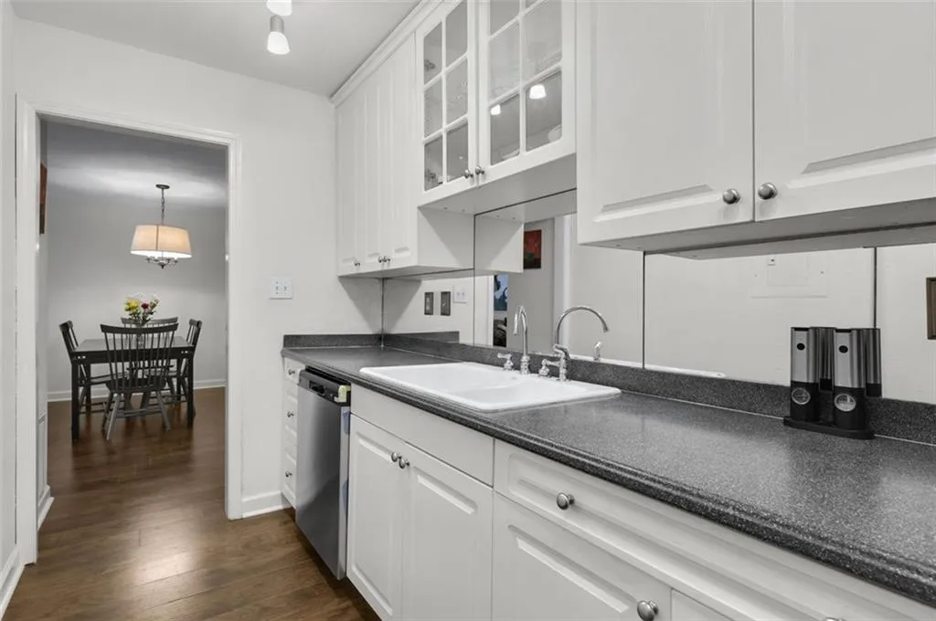 395 Pharr Road Ne Unit 305, Atlanta, Georgia 30305, 1 Bedroom Bedrooms, ,1 BathroomBathrooms,Residential,For Sale,395 Pharr Road Ne Unit 305,7542063