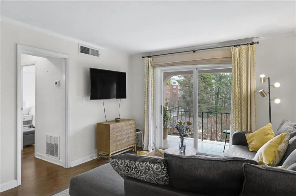 395 Pharr Road Ne Unit 305, Atlanta, Georgia 30305, 1 Bedroom Bedrooms, ,1 BathroomBathrooms,Residential,For Sale,395 Pharr Road Ne Unit 305,7542063