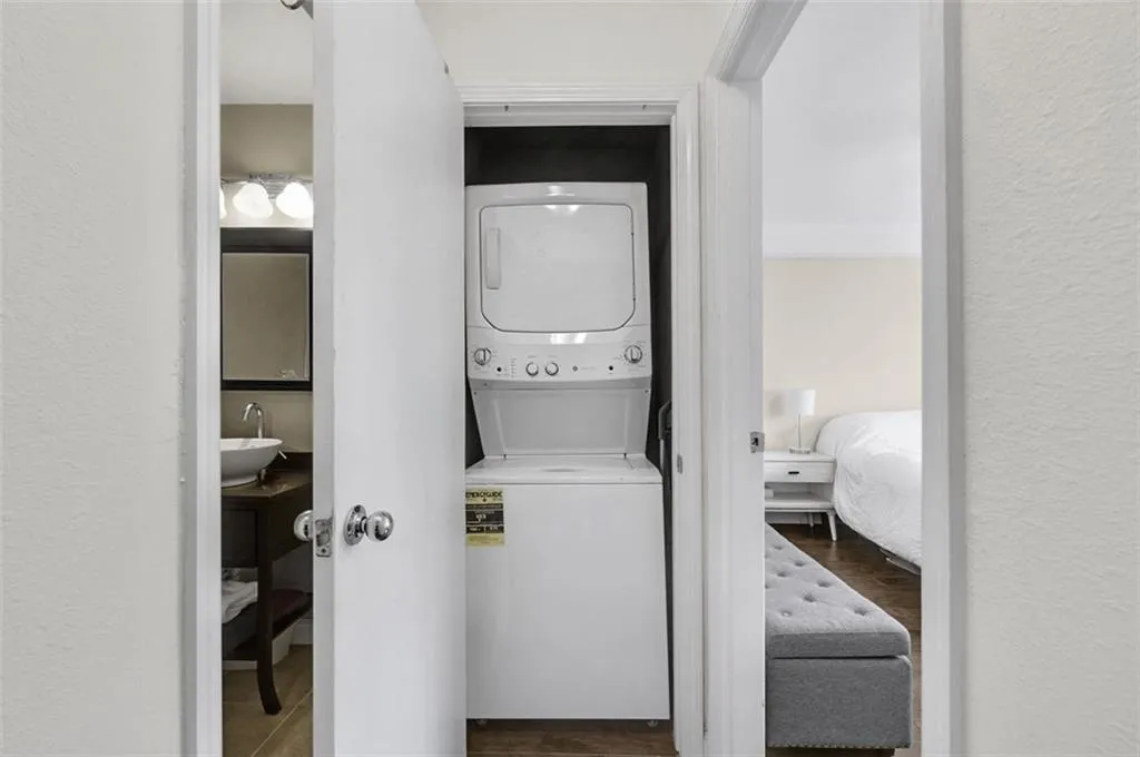 395 Pharr Road Ne Unit 305, Atlanta, Georgia 30305, 1 Bedroom Bedrooms, ,1 BathroomBathrooms,Residential,For Sale,395 Pharr Road Ne Unit 305,7542063