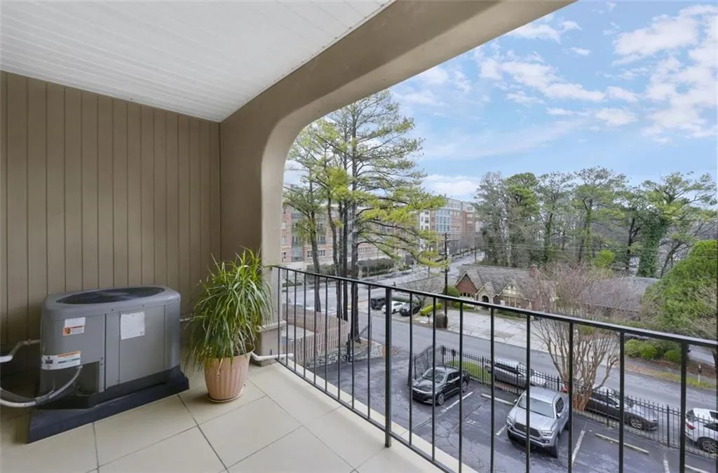 395 Pharr Road Ne Unit 305, Atlanta, Georgia 30305, 1 Bedroom Bedrooms, ,1 BathroomBathrooms,Residential,For Sale,395 Pharr Road Ne Unit 305,7542063