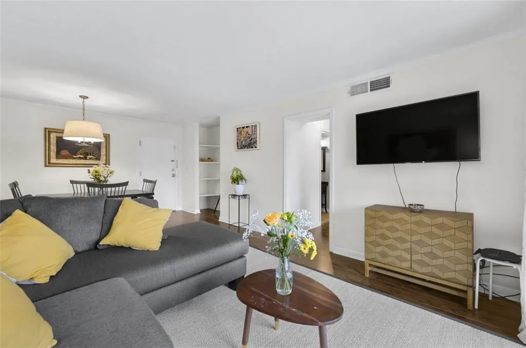 395 Pharr Road Ne Unit 305, Atlanta, Georgia 30305, 1 Bedroom Bedrooms, ,1 BathroomBathrooms,Residential,For Sale,395 Pharr Road Ne Unit 305,7542063