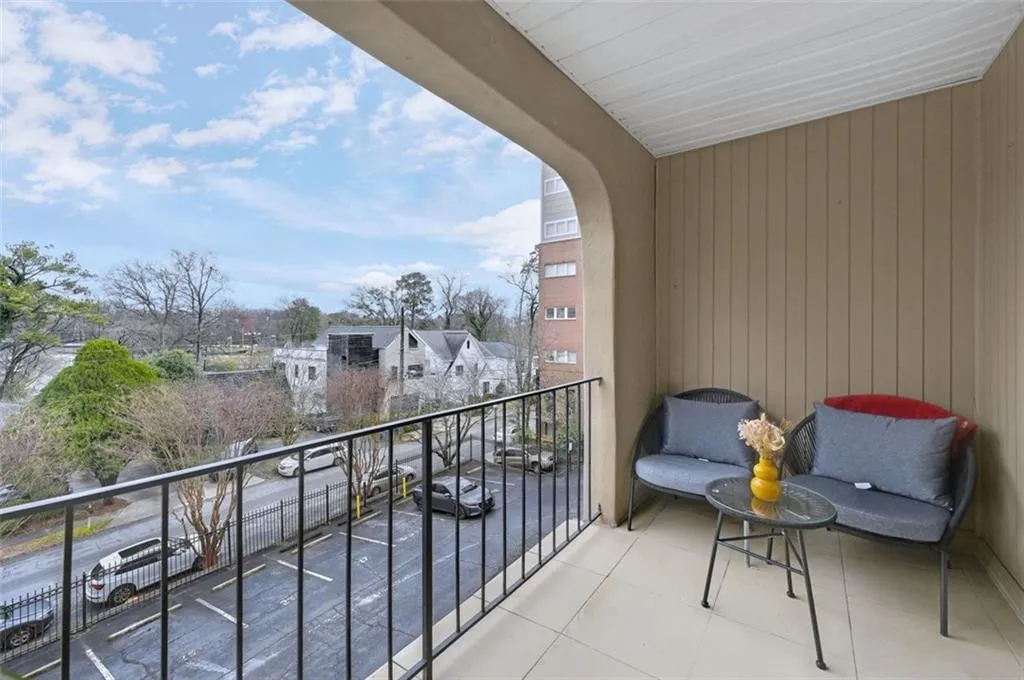 395 Pharr Road Ne Unit 305, Atlanta, Georgia 30305, 1 Bedroom Bedrooms, ,1 BathroomBathrooms,Residential,For Sale,395 Pharr Road Ne Unit 305,7542063