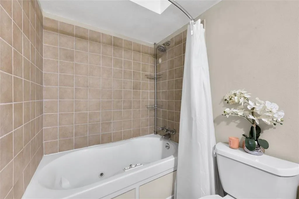 395 Pharr Road Ne Unit 305, Atlanta, Georgia 30305, 1 Bedroom Bedrooms, ,1 BathroomBathrooms,Residential,For Sale,395 Pharr Road Ne Unit 305,7542063