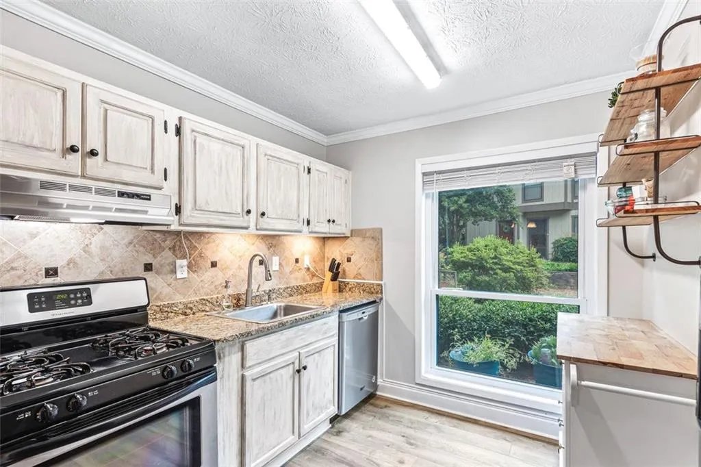 1207 Woodcliff Drive, Atlanta, Georgia 30350, 2 Bedrooms Bedrooms, ,2 BathroomsBathrooms,Residential,Sold,1207 Woodcliff Drive,6857879