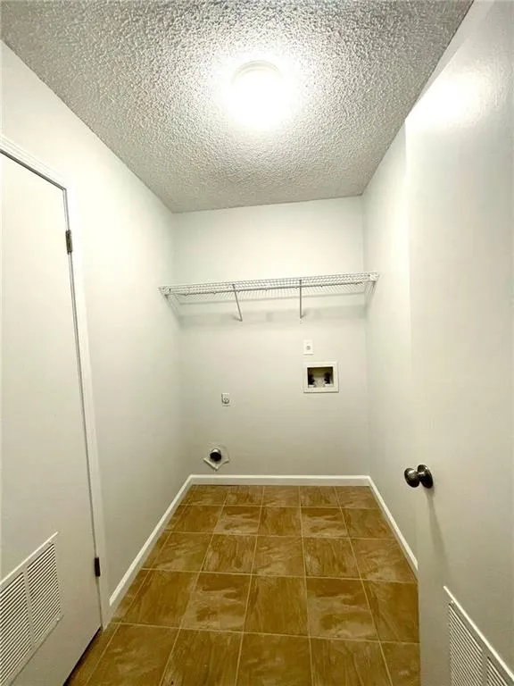 2703 Huntingdon Chase, Sandy Springs, Georgia 30350, 2 Bedrooms Bedrooms, ,2 BathroomsBathrooms,Residential,Sold,2703 Huntingdon Chase,7142715