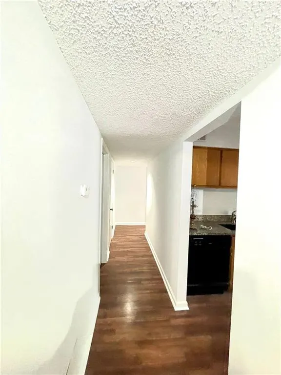 2703 Huntingdon Chase, Sandy Springs, Georgia 30350, 2 Bedrooms Bedrooms, ,2 BathroomsBathrooms,Residential,Sold,2703 Huntingdon Chase,7142715