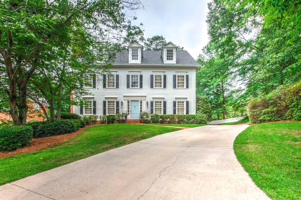 305 Old Powers Lane, Atlanta, Georgia 30327, 5 Bedrooms Bedrooms, ,5 BathroomsBathrooms,Residential,Sold,305 Old Powers Lane,5549752
