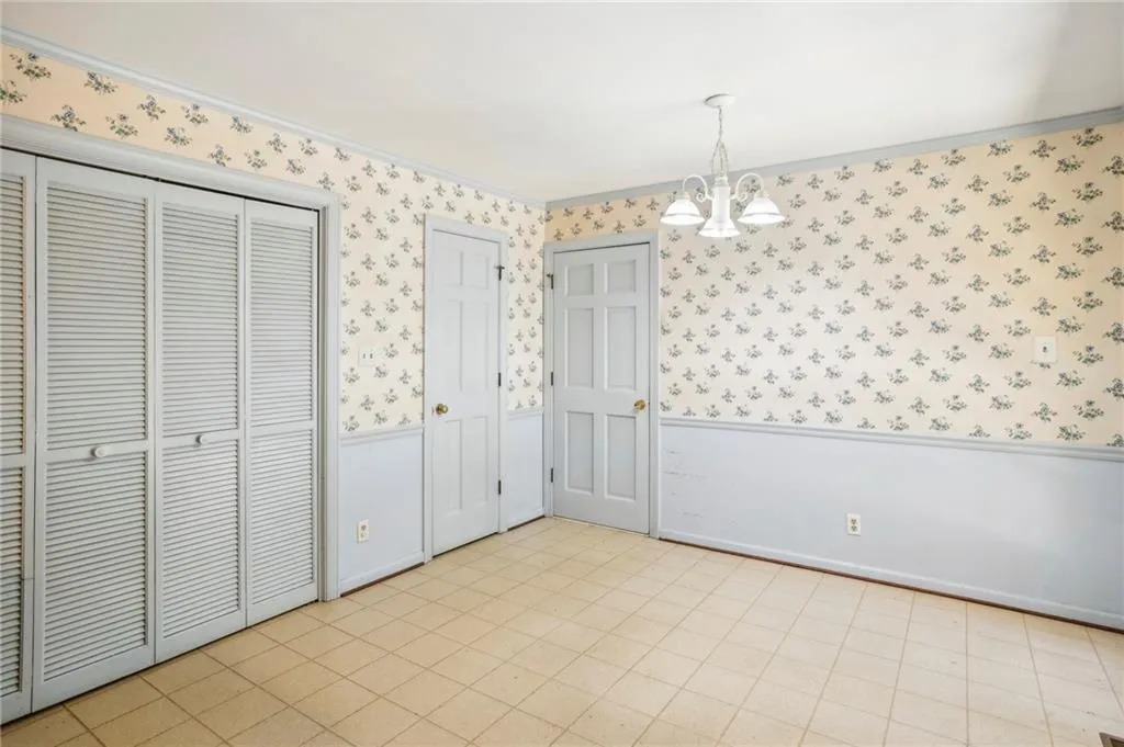 Eat-in Kitchen with Pantry and Laundry