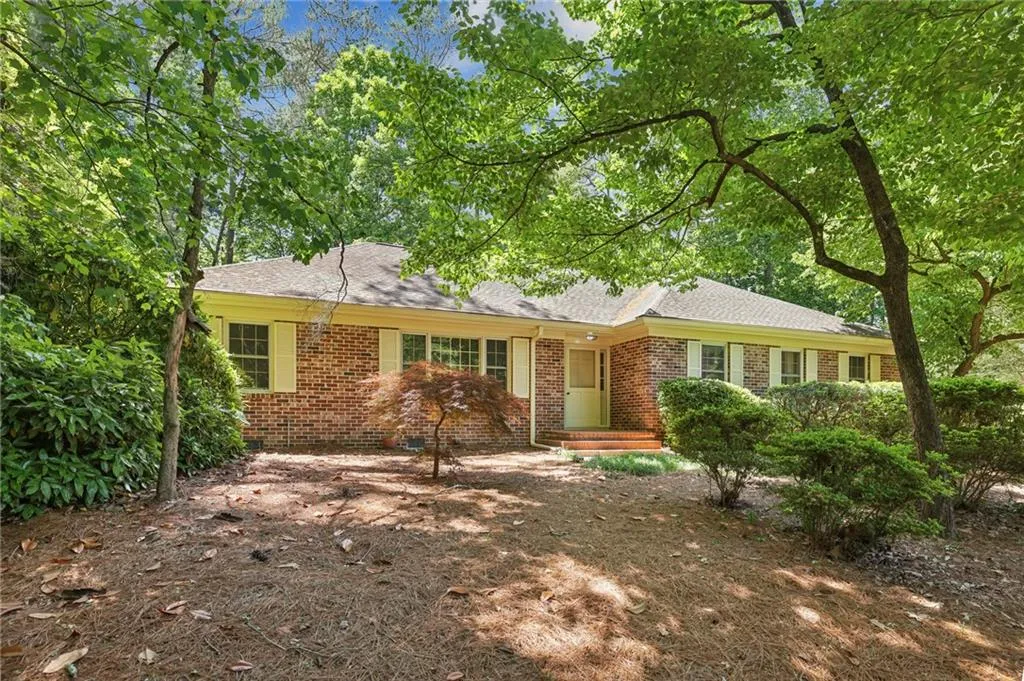 720 Edgewater Trail, Atlanta, Georgia 30328, 4 Bedrooms Bedrooms, ,3 BathroomsBathrooms,Residential,Sold,720 Edgewater Trail,7377396