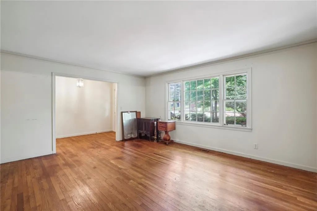 Living Room with crown molding and hardwood flooring