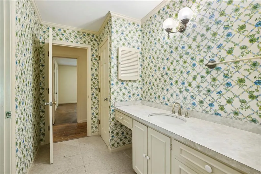 Primary bathroom with linen closet
