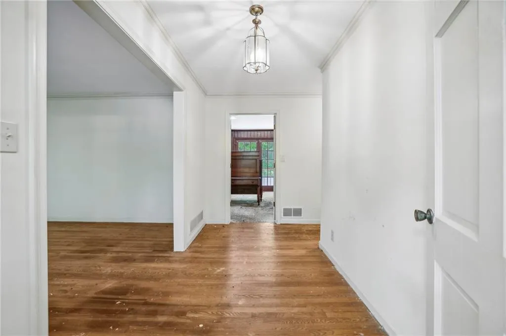 Foyer entry with Hardwoods & ornamental molding