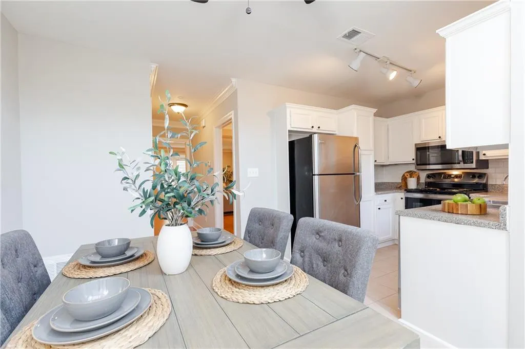 7500 Roswell Road Unit 70, Sandy Springs, Georgia 30350, 2 Bedrooms Bedrooms, ,2 BathroomsBathrooms,Residential,Sold,7500 Roswell Road Unit 70,6974522