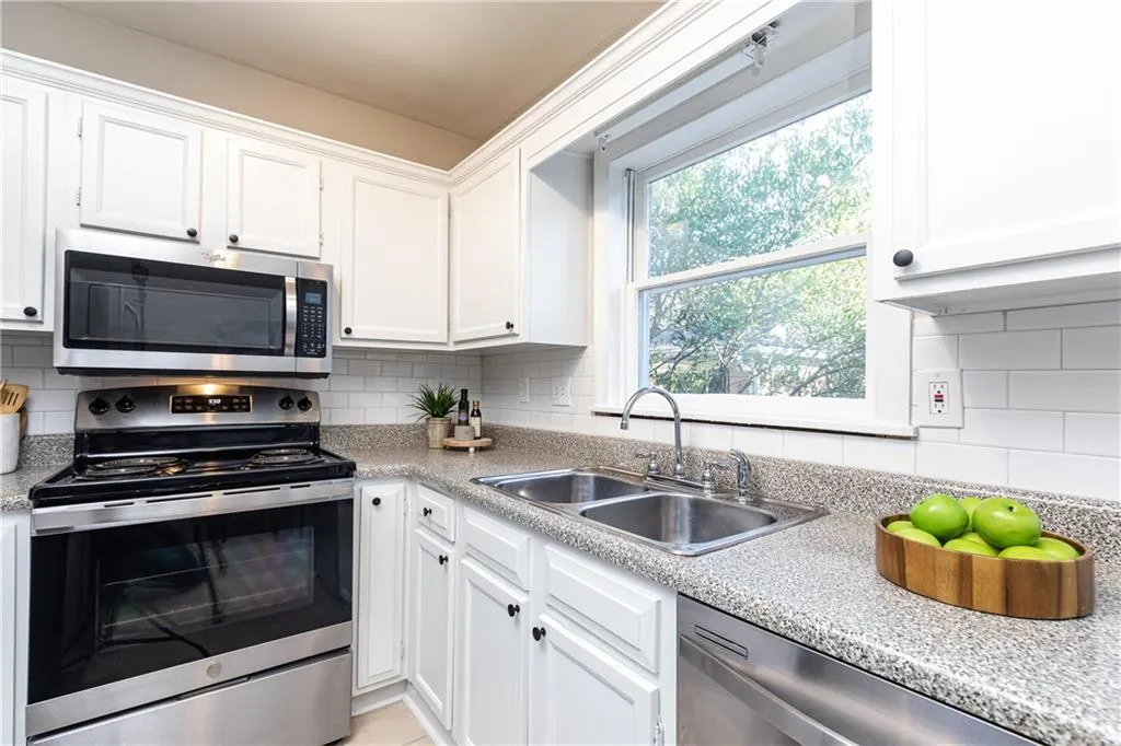 7500 Roswell Road Unit 70, Sandy Springs, Georgia 30350, 2 Bedrooms Bedrooms, ,2 BathroomsBathrooms,Residential,Sold,7500 Roswell Road Unit 70,6974522