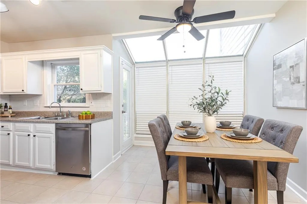 7500 Roswell Road Unit 70, Sandy Springs, Georgia 30350, 2 Bedrooms Bedrooms, ,2 BathroomsBathrooms,Residential,Sold,7500 Roswell Road Unit 70,6974522