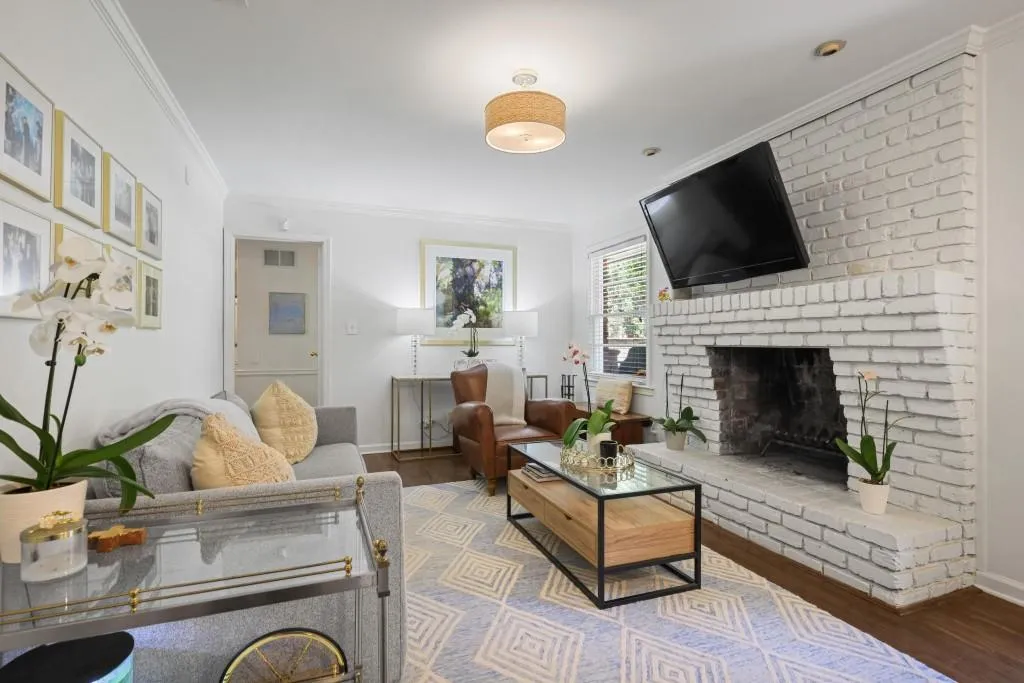 550 Windsor Parkway, Atlanta, Georgia 30342, 3 Bedrooms Bedrooms, ,2 BathroomsBathrooms,Residential,For Sale,550 Windsor Parkway,7762184