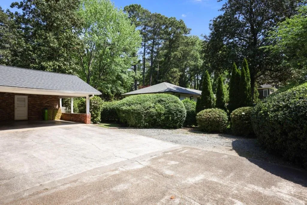 550 Windsor Parkway, Atlanta, Georgia 30342, 3 Bedrooms Bedrooms, ,2 BathroomsBathrooms,Residential,For Sale,550 Windsor Parkway,7762184