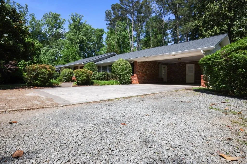 550 Windsor Parkway, Atlanta, Georgia 30342, 3 Bedrooms Bedrooms, ,2 BathroomsBathrooms,Residential,For Sale,550 Windsor Parkway,7762184