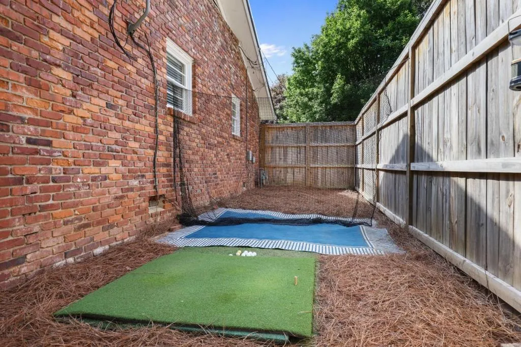 550 Windsor Parkway, Atlanta, Georgia 30342, 3 Bedrooms Bedrooms, ,2 BathroomsBathrooms,Residential,For Sale,550 Windsor Parkway,7762184