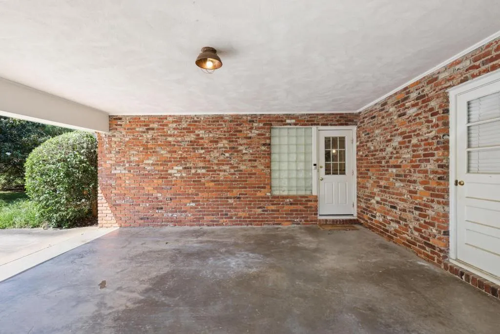 550 Windsor Parkway, Atlanta, Georgia 30342, 3 Bedrooms Bedrooms, ,2 BathroomsBathrooms,Residential,For Sale,550 Windsor Parkway,7762184