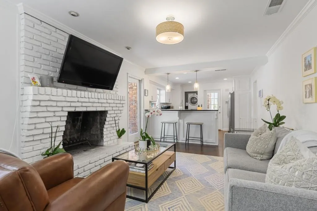 550 Windsor Parkway, Atlanta, Georgia 30342, 3 Bedrooms Bedrooms, ,2 BathroomsBathrooms,Residential,For Sale,550 Windsor Parkway,7762184