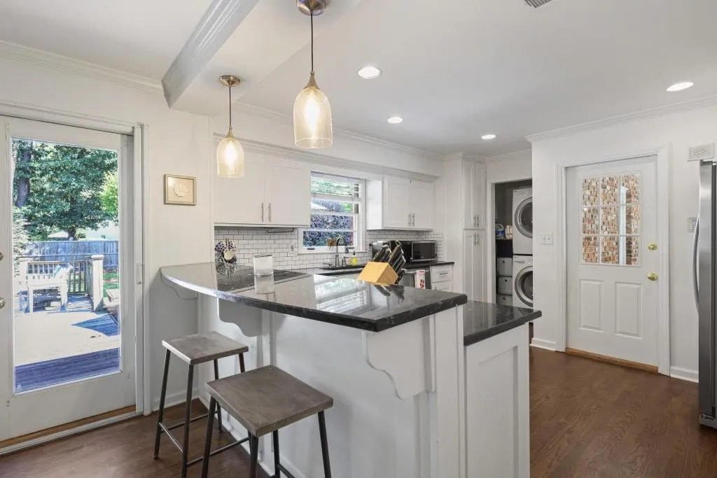 550 Windsor Parkway, Atlanta, Georgia 30342, 3 Bedrooms Bedrooms, ,2 BathroomsBathrooms,Residential,For Sale,550 Windsor Parkway,7762184