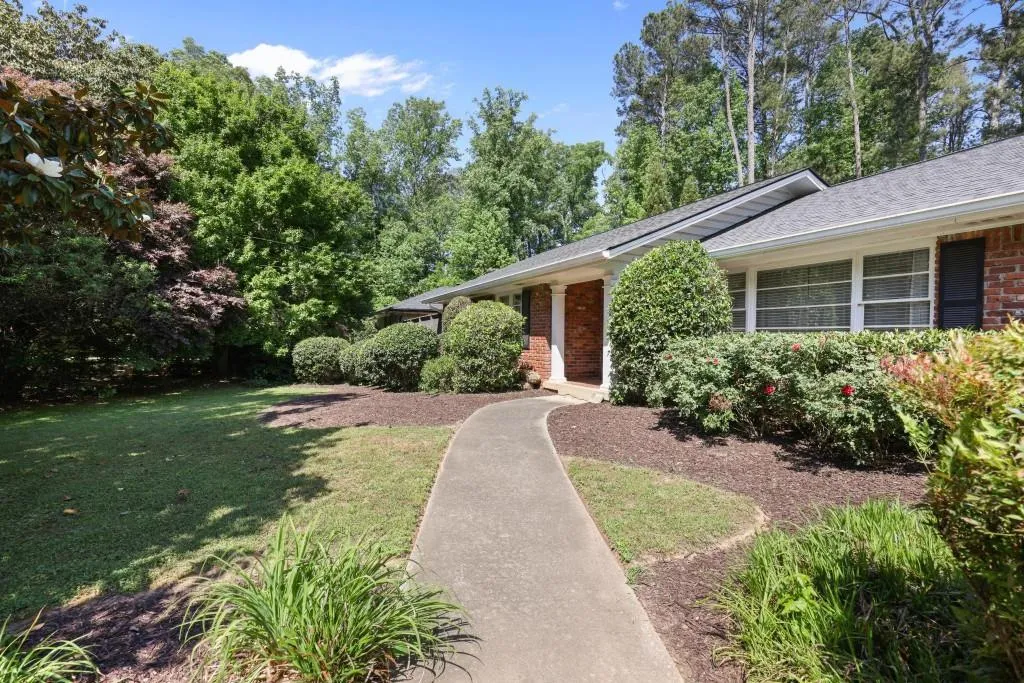 550 Windsor Parkway, Atlanta, Georgia 30342, 3 Bedrooms Bedrooms, ,2 BathroomsBathrooms,Residential,For Sale,550 Windsor Parkway,7762184
