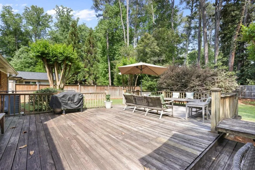 550 Windsor Parkway, Atlanta, Georgia 30342, 3 Bedrooms Bedrooms, ,2 BathroomsBathrooms,Residential,For Sale,550 Windsor Parkway,7762184