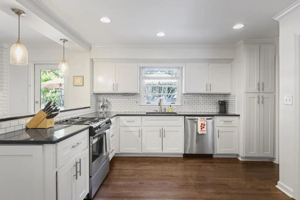 550 Windsor Parkway, Atlanta, Georgia 30342, 3 Bedrooms Bedrooms, ,2 BathroomsBathrooms,Residential,For Sale,550 Windsor Parkway,7762184
