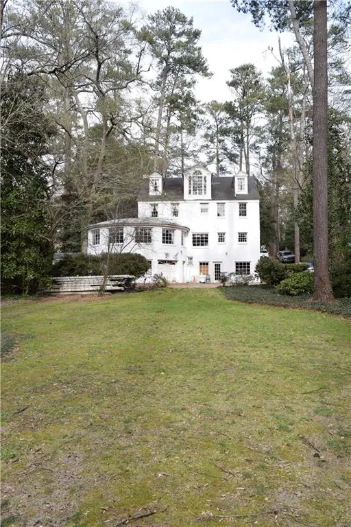 1040 Peachtree Battle Avenue Nw, Atlanta, Georgia 30327, 5 Bedrooms Bedrooms, ,4 BathroomsBathrooms,Residential,Sold,1040 Peachtree Battle Avenue Nw,5693317