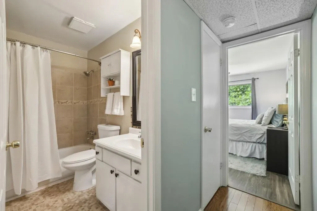 Full Bathroom