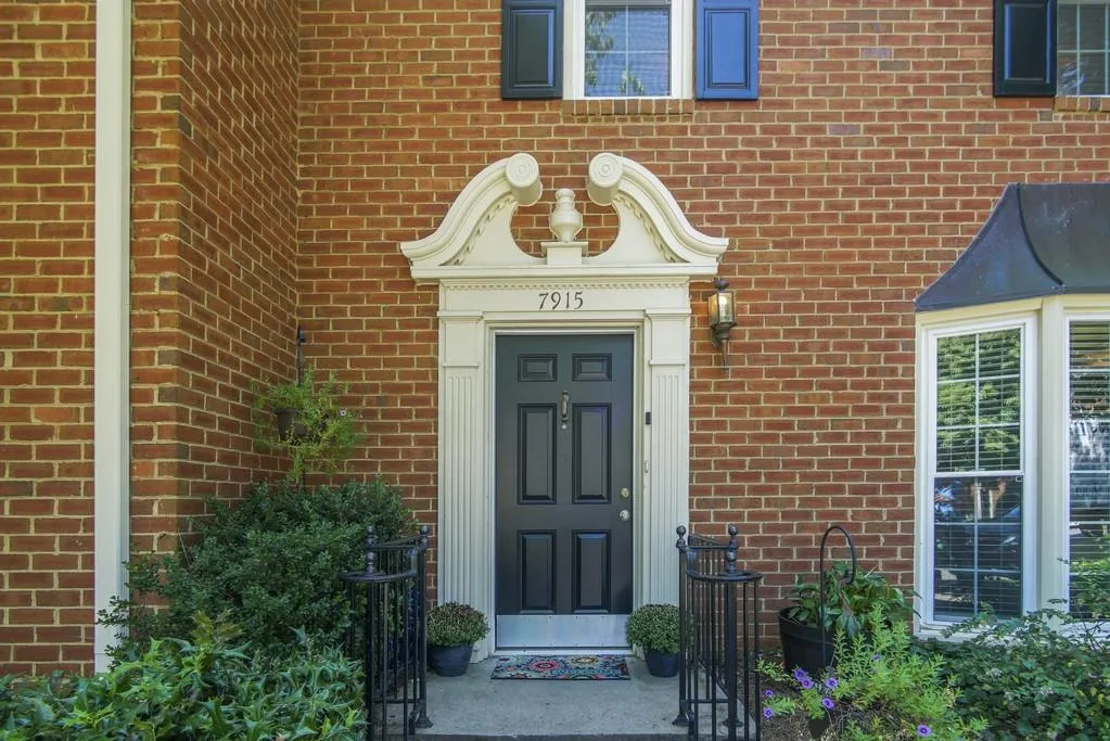 7915 Briar Villa Place, Sandy Springs, Georgia 30350, 3 Bedrooms Bedrooms, ,2 BathroomsBathrooms,Residential,Sold,7915 Briar Villa Place,6613579