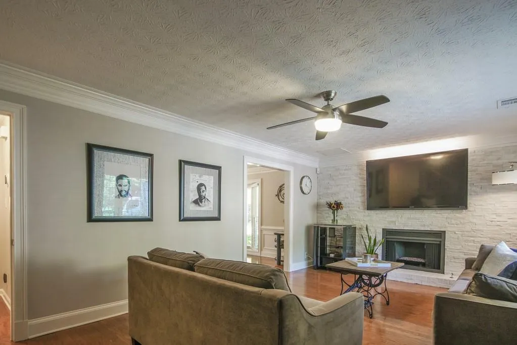 7915 Briar Villa Place, Sandy Springs, Georgia 30350, 3 Bedrooms Bedrooms, ,2 BathroomsBathrooms,Residential,Sold,7915 Briar Villa Place,6613579