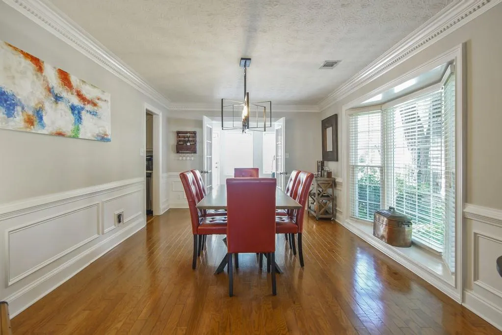 7915 Briar Villa Place, Sandy Springs, Georgia 30350, 3 Bedrooms Bedrooms, ,2 BathroomsBathrooms,Residential,Sold,7915 Briar Villa Place,6613579