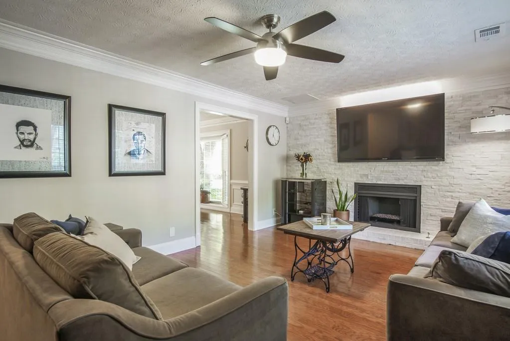 7915 Briar Villa Place, Sandy Springs, Georgia 30350, 3 Bedrooms Bedrooms, ,2 BathroomsBathrooms,Residential,Sold,7915 Briar Villa Place,6613579
