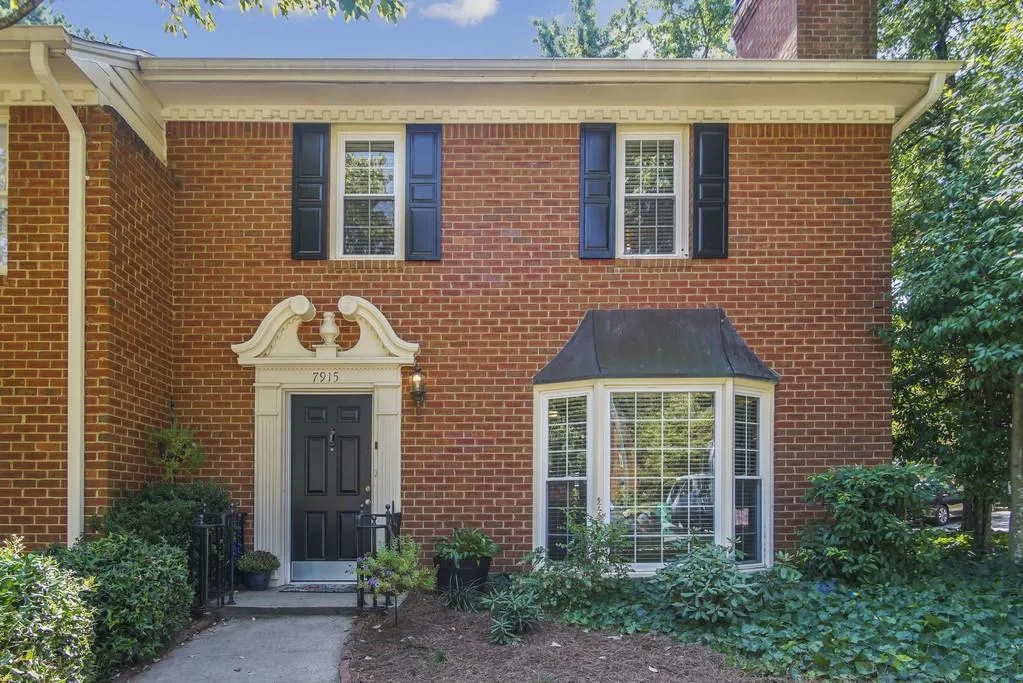 7915 Briar Villa Place, Sandy Springs, Georgia 30350, 3 Bedrooms Bedrooms, ,2 BathroomsBathrooms,Residential,Sold,7915 Briar Villa Place,6613579