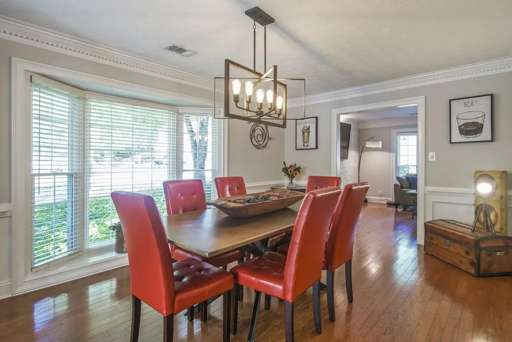 7915 Briar Villa Place, Sandy Springs, Georgia 30350, 3 Bedrooms Bedrooms, ,2 BathroomsBathrooms,Residential,Sold,7915 Briar Villa Place,6613579