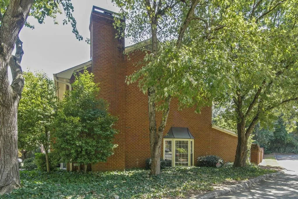 7915 Briar Villa Place, Sandy Springs, Georgia 30350, 3 Bedrooms Bedrooms, ,2 BathroomsBathrooms,Residential,Sold,7915 Briar Villa Place,6613579