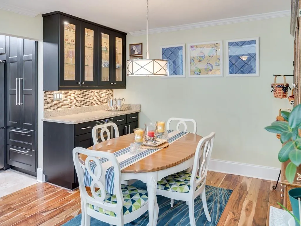 4300 Chastain Walk Ne Unit 32, Atlanta, Georgia 30342, 2 Bedrooms Bedrooms, ,2 BathroomsBathrooms,Residential,Sold,4300 Chastain Walk Ne Unit 32,5722222