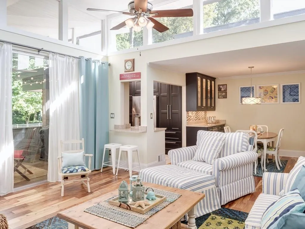 4300 Chastain Walk Ne Unit 32, Atlanta, Georgia 30342, 2 Bedrooms Bedrooms, ,2 BathroomsBathrooms,Residential,Sold,4300 Chastain Walk Ne Unit 32,5722222